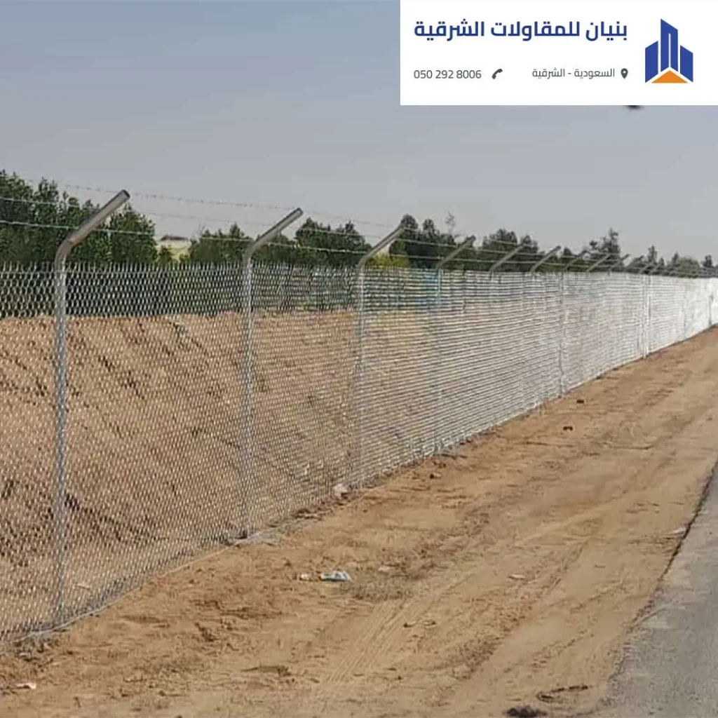 تركيب سياج شبكي وأسلاك شائكة لتحويش مزارع الدمام.