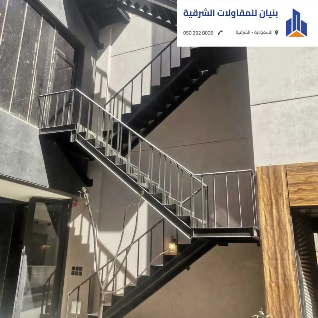 مهندس يشرح تكلفة درج حديد مُفصّل في الدمام.